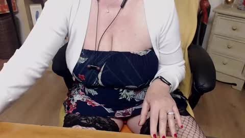 Snapshot of dreammilfi chatting on February 4, 2025, 8:24 am dreammilfi online show from February 4, 2025, 8:24 am