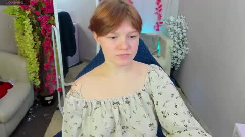 Snapshot of dreammyluna chatting on October 5, 2025, 8:29 pm Luna online show from October 5, 2025, 8:29 pm