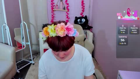 Snapshot of dreammyluna chatting on October 16, 2025, 8:32 pm Luna online show from October 16, 2025, 8:32 pm