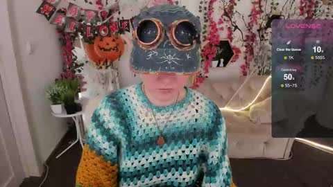 Snapshot of dreammyluna chatting on October 31, 2025, 8:43 pm Luna online show from October 31, 2025, 8:43 pm