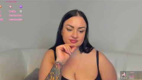 dreamyhousewife1 online show from October 25, 2025, 3:51 pm