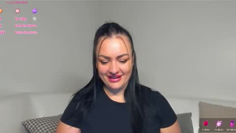 dreamyhousewife1 online show from October 27, 2025, 4:22 pm