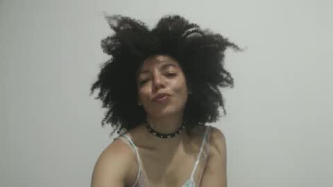 DreamyLatina online show from May 4, 2026, 1:45 am