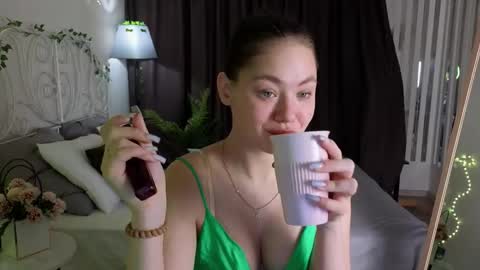 dreamymilka online show from February 3, 2026, 6:22 am