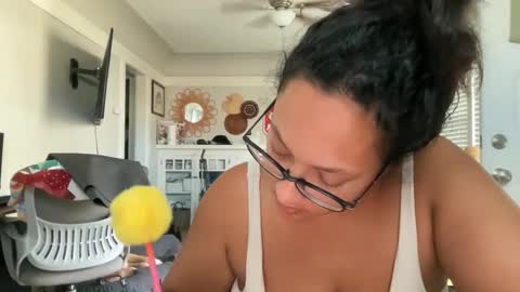 RIRI OR DREAMY online show from September 23, 2025, 3:59 pm