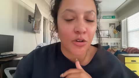 RIRI OR DREAMY online show from October 1, 2025, 4:24 pm