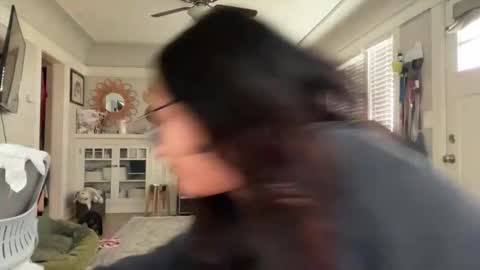 RIRI OR DREAMY online show from October 15, 2025, 5:02 pm