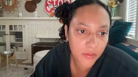 RIRI OR DREAMY online show from October 26, 2025, 4:57 pm