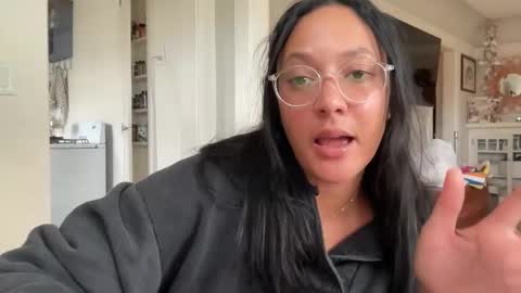 RIRI OR DREAMY online show from January 6, 2026, 10:01 pm