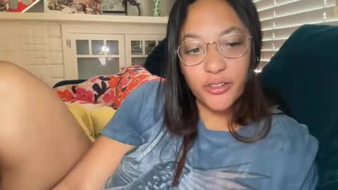 RIRI OR DREAMY online show from May 3, 2026, 3:51 pm