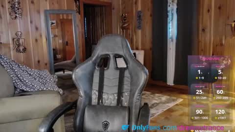 Snapshot of dreamytrance chatting on October 8, 2025, 4:26 pm DreamyTrance online show from October 8, 2025, 4:26 pm