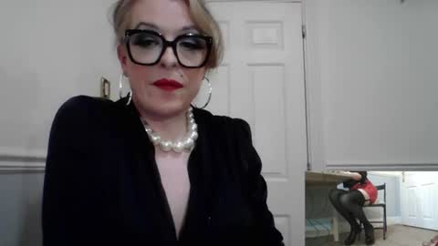 Snapshot of dressasdesired chatting on June 18, 2026, 10:25 pm dressasdesired online show from June 18, 2026, 10:25 pm