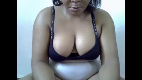 Snapshot of drippingnwet chatting on February 15, 2026, 12:03 pm drippingnwet online show from February 15, 2026, 12:03 pm