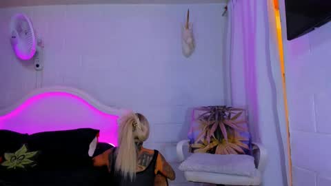 Snapshot of drippyorlove chatting on September 24, 2025, 2:09 pm drippyorlove online show from September 24, 2025, 2:09 pm