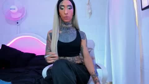 Snapshot of drippyorlove chatting on November 10, 2025, 7:35 pm drippyorlove online show from November 10, 2025, 7:35 pm