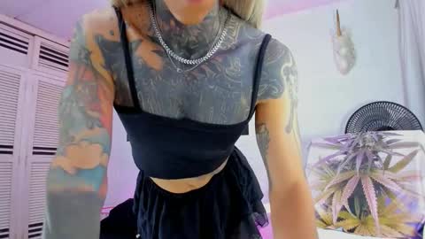 Snapshot of drippyorlove chatting on November 29, 2025, 7:28 pm drippyorlove online show from November 29, 2025, 7:28 pm