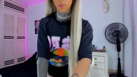 Snapshot of drippyorlove chatting on December 1, 2025, 8:36 pm drippyorlove online show from December 1, 2025, 8:36 pm