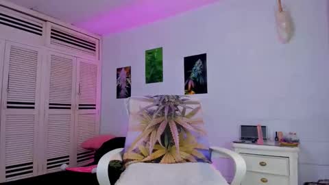 Snapshot of drippyorlove chatting on December 17, 2025, 1:39 pm drippyorlove online show from December 17, 2025, 1:39 pm