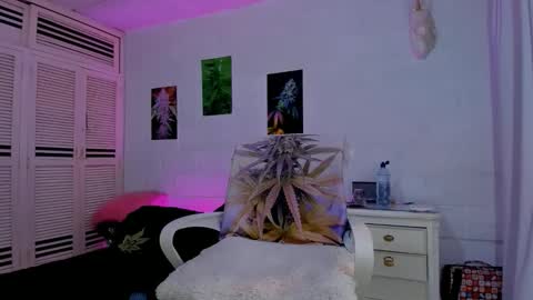 Snapshot of drippyorlove chatting on December 20, 2025, 7:43 pm drippyorlove online show from December 20, 2025, 7:43 pm