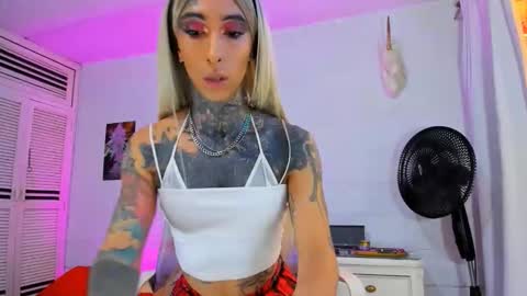 Snapshot of drippyorlove chatting on January 17, 2026, 4:54 pm drippyorlove online show from January 17, 2026, 4:54 pm