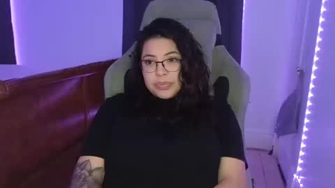 Snapshot of drizzypeach602 chatting on October 18, 2025, 1:52 am Drizzypeach602 online show from October 18, 2025, 1:52 am