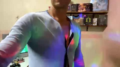 dubuahm online show from September 15, 2025, 2:44 am