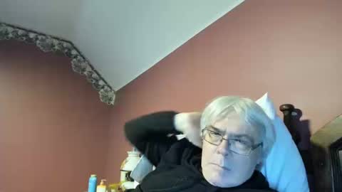 Snapshot of dug38 chatting on October 17, 2025, 1:42 am Doug online show from October 17, 2025, 1:42 am