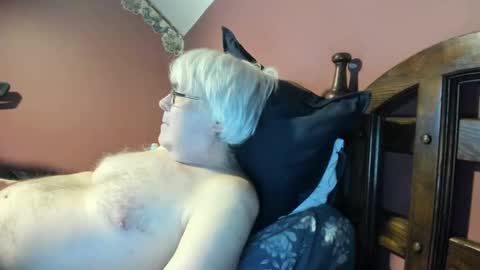 Snapshot of dug38 chatting on October 27, 2025, 1:31 am Doug online show from October 27, 2025, 1:31 am