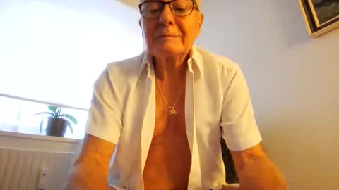 Snapshot of duin8 chatting on February 5, 2026, 10:42 am Duin8 online show from February 5, 2026, 10:42 am