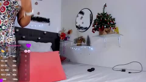 Dulce Maria online show from December 5, 2024, 11:29 pm