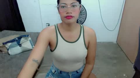dulce2415 online show from May 7, 2026, 1:11 am