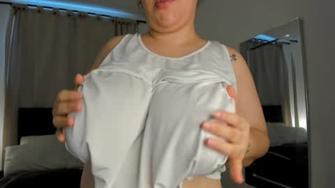 dulce brithany online show from April 27, 2026, 7:45 pm