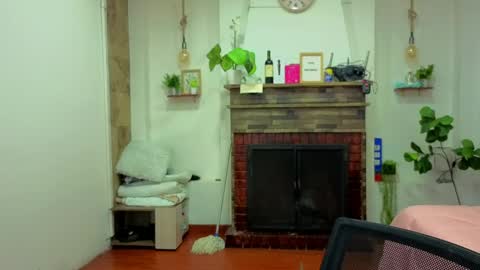 Snapshot of dulce_celeste15 chatting on April 15, 2026, 2:35 pm C E L E S T E online show from April 15, 2026, 2:35 pm