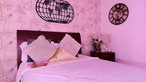 DULCE  online show from February 3, 2026, 12:32 pm