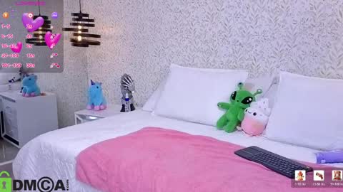 dulce_isabel_ online show from May 7, 2026, 3:45 am