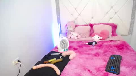 dulce_kiy online show from December 19, 2025, 6:09 am