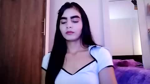dulce_lucero online show from December 3, 2024, 5:55 pm
