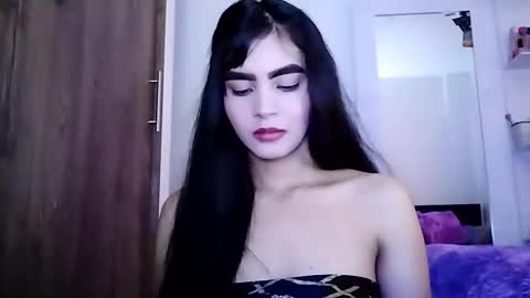 dulce_lucero online show from December 17, 2024, 6:09 pm