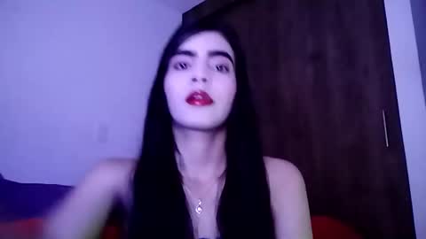 dulce_lucero online show from January 4, 2025, 6:40 pm