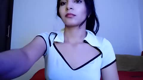 dulce_lucero online show from January 7, 2025, 9:25 pm