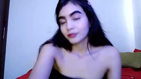 dulce_lucero online show from January 12, 2025, 5:22 pm