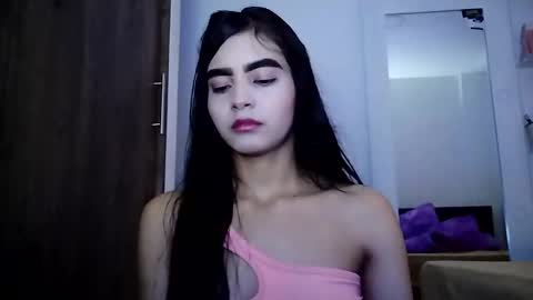 dulce_lucero online show from January 15, 2025, 4:32 pm