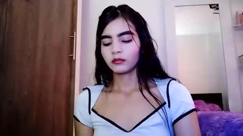 dulce_lucero online show from February 3, 2025, 5:56 pm