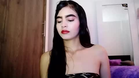 dulce_lucero online show from February 4, 2025, 4:39 pm