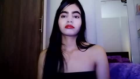 dulce_lucero online show from February 5, 2025, 4:03 pm