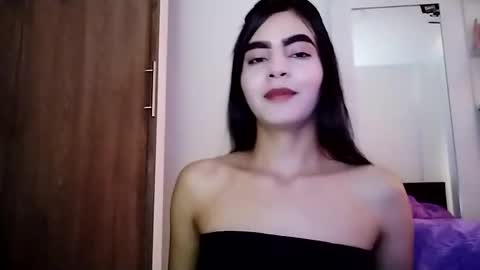 dulce_lucero online show from February 14, 2025, 3:58 pm