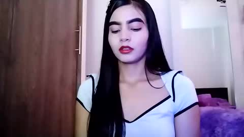 dulce_lucero online show from February 16, 2025, 3:59 pm