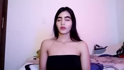 dulce_lucero online show from February 25, 2025, 9:35 pm
