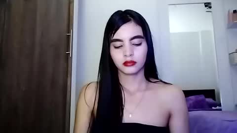 dulce_lucero online show from March 4, 2025, 8:05 pm