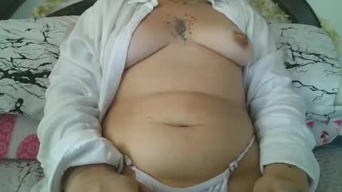 dulce_xiara online show from April 9, 2026, 8:25 pm